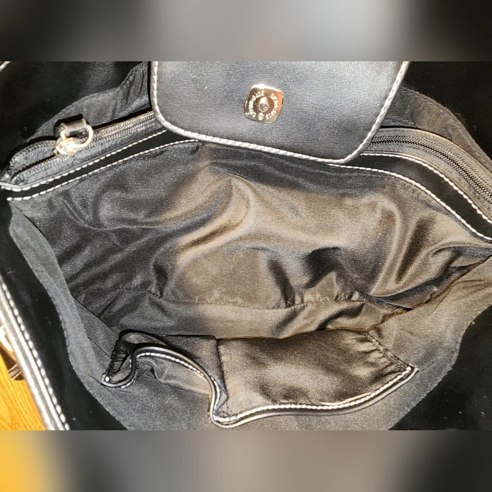 black tommy Hilfiger shoulder bag guc